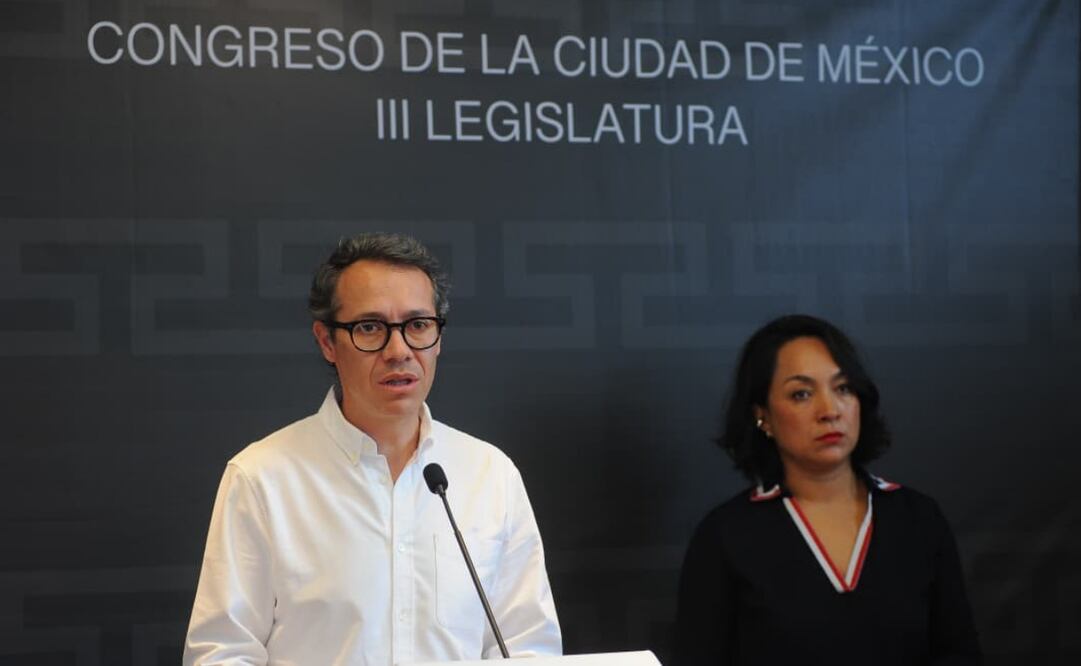 Los diputados, Fernando Zárate y Yahaira Ochoa, anunciaron que impulsarán, en el próximo periodo ordinario de sesiones, una propuesta para prohibir la publicidad exterior de alcohol. Foto: Especial.