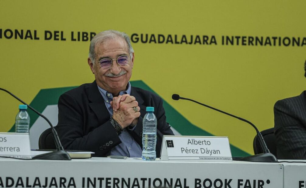 El ministro en retiro Alberto Pérez Dayán presentó este domingo 30 de noviembre de 2025 su libro “La Suprema Corte: historia y testimonio” en la FIL Guadalajara. Foto: Gabriel Pano/ EL UNIVERSAL