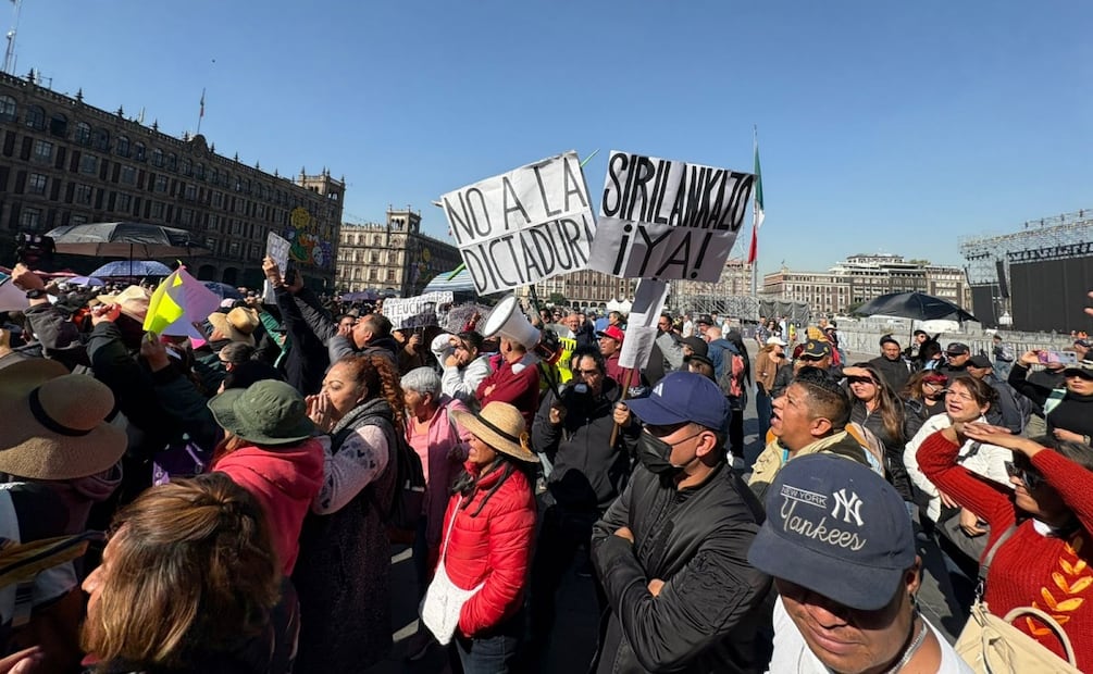 Simpatizantes de Sheinbaum se confrontan con quienes gritaban “no a la dictadura” (07/11/2025). Foto: Salvador Corona / EL UNIVERSAL