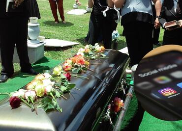 Cómo dar de baja el celular y cuentas de un ser querido fallecido