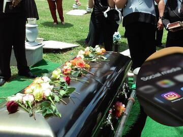 Cómo dar de baja el celular y cuentas de un ser querido fallecido