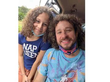 “Papá”, así recibe una pequeña a Luisito Comunica