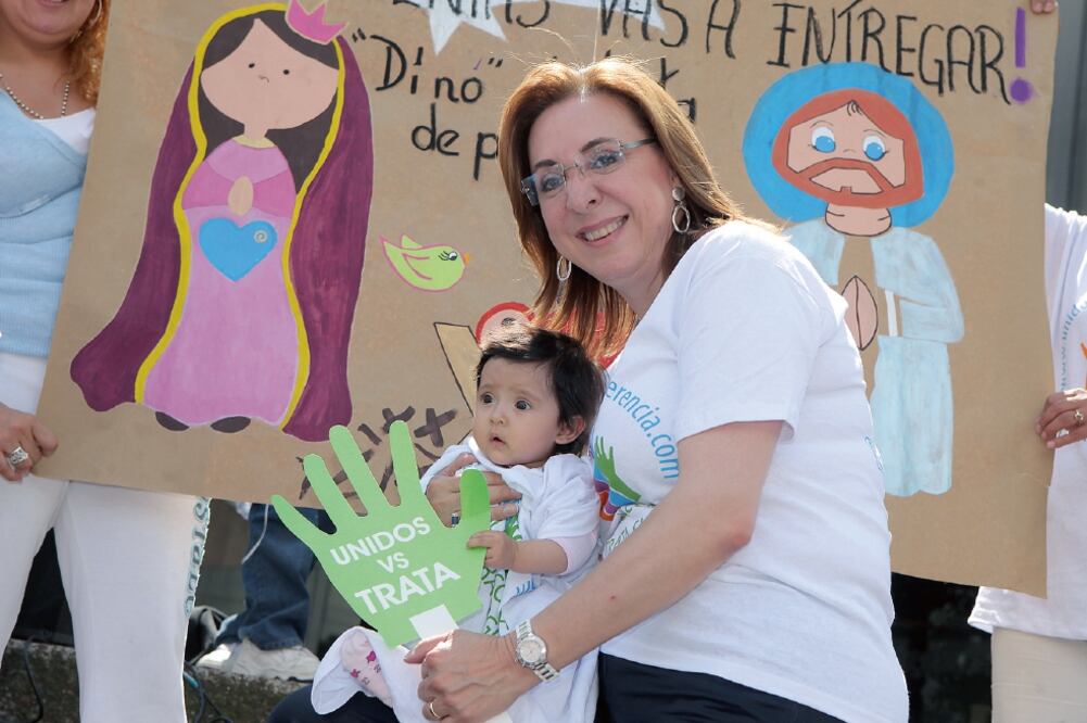Orozco indicó que quienes no han firmado la carta compromiso para prevenir la trata es la panista Josefina Vázquez Mota y el perredista Juan Zepeda (ARCHIVO EL UNIVERSAL)