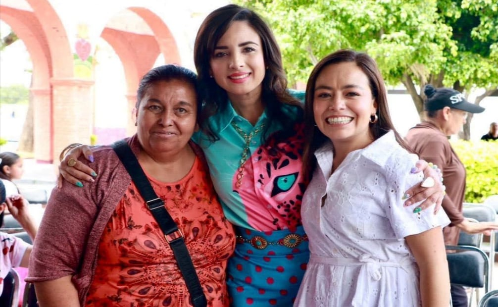 Presidenta del DIF municipal, Eugenia Martínez Carrillo, en la muestra gastronómica por el Día Internacional de las Víctimas de Desapariciones Forzadas. Foto: Especial