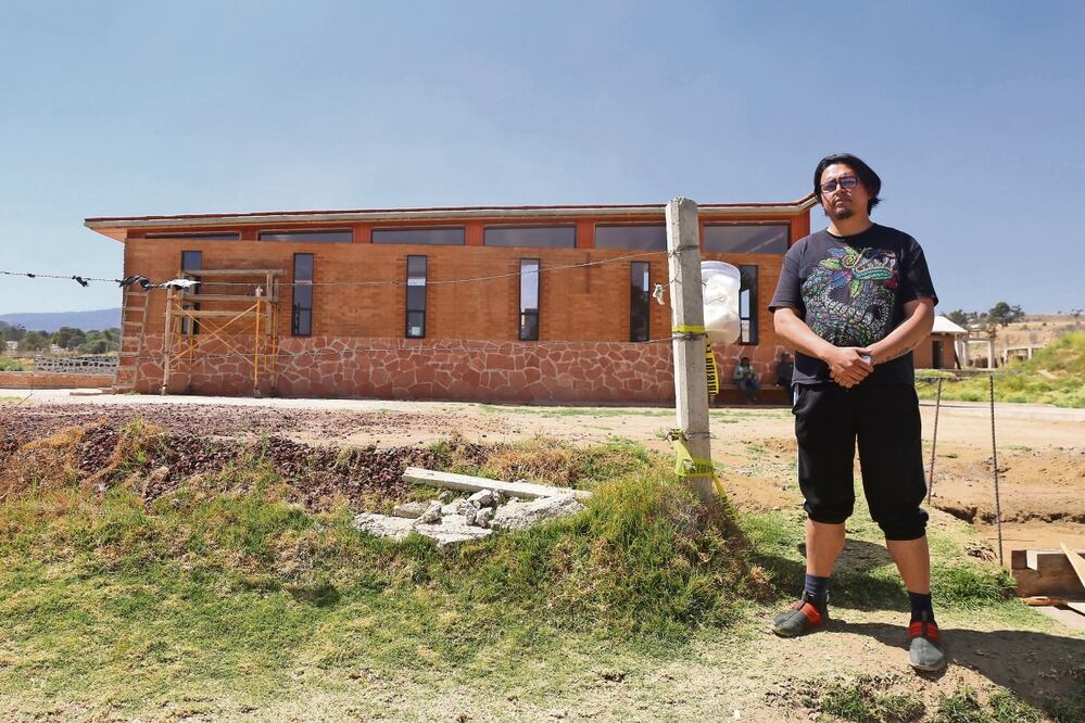 Alejandro fue expulsado de la sede Juchitepec, su coordinación lo acusó por tener estudios previos y eso impedia que siguiera inscrito en la universidad. Foto: Diego Prado | El Universal