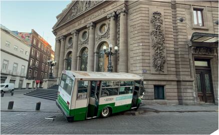 Unidad del transporte público se impacta contra escaleras del Congreso de la Ciudad de México; Esto sabemos