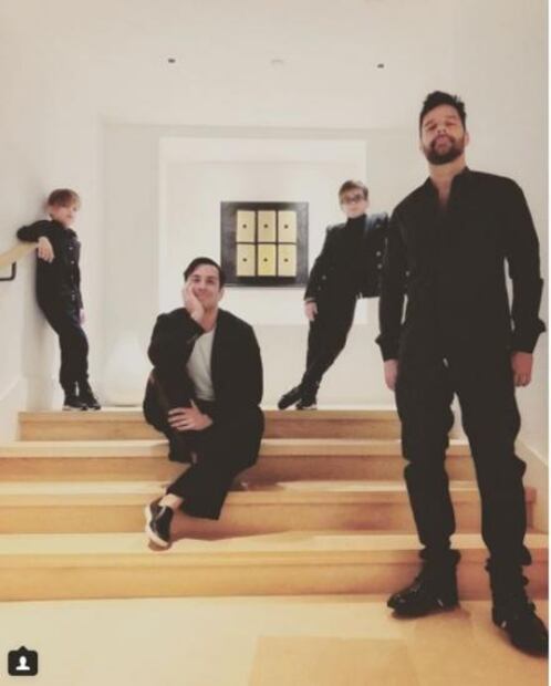Ricky Martin comparte foto con su prometido y sus hijos