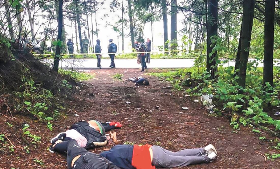 Los cuerpos tenían diferentes huellas de tortura; elementos de la SSC y del Ejército acordonaron la zona. Fotos/ESPECIALES