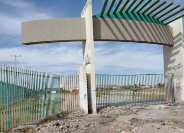 Así de abandonado se encuentra el viejo estadio Corona