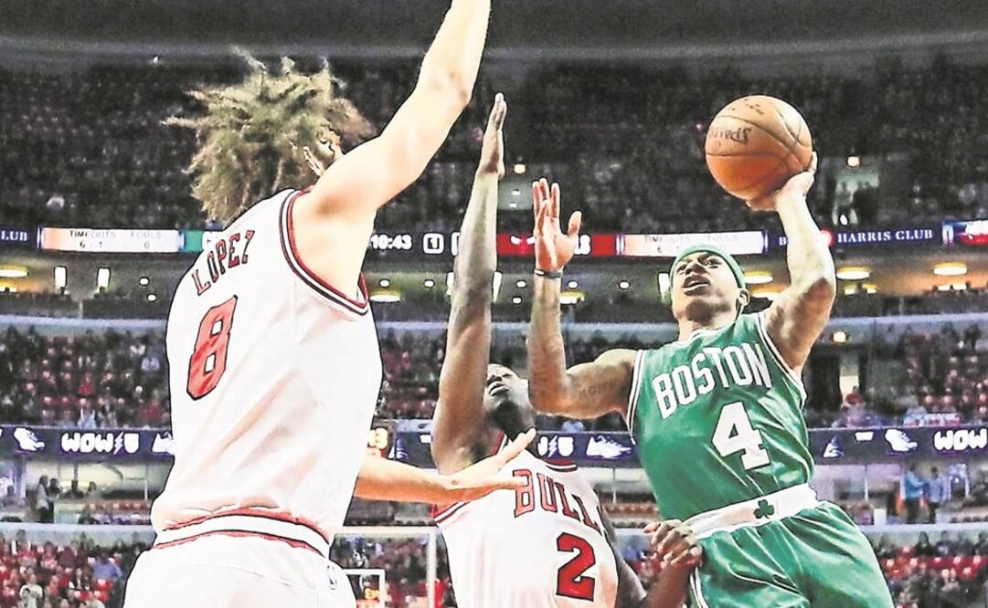 Isaiah Thomas se “agigantó” contra Chicago, ante público ajeno. (TANNEN MAURY. EFE)