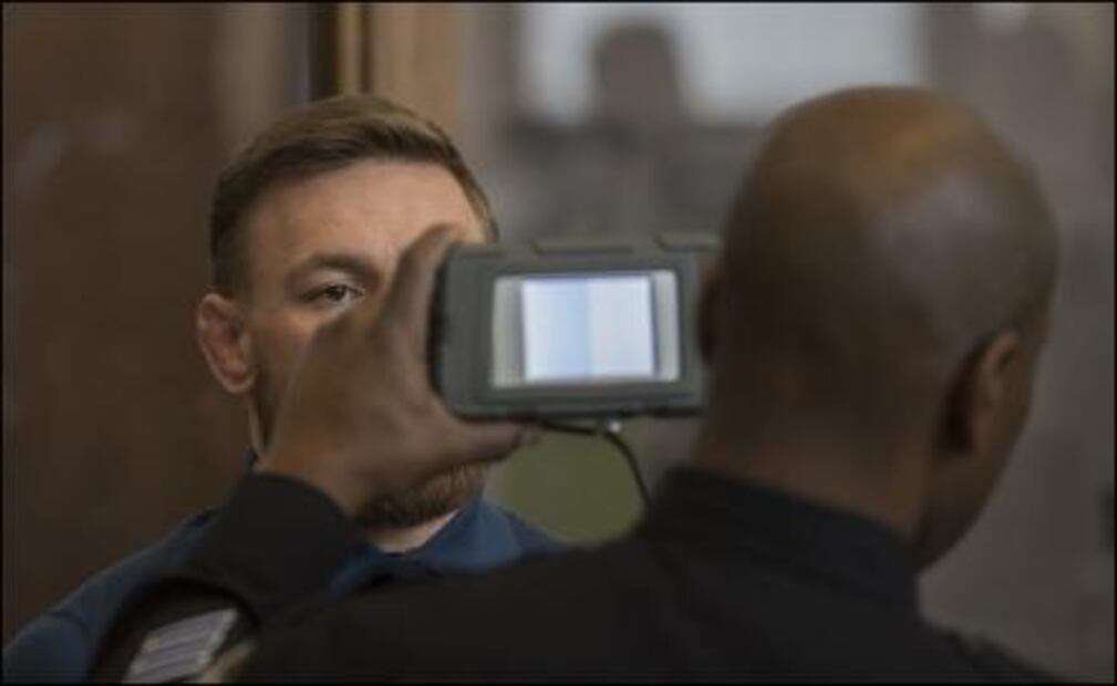 Conor McGregor queda en libertad tras pagar fianza