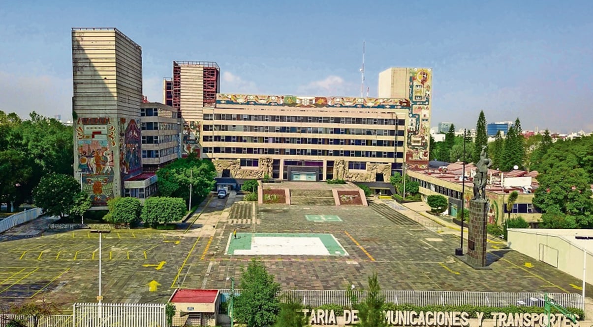 El Centro SCOP fue construido principalmente para albergar un hospital, sin embargo, tiempo después se adaptó para utilizarse como oficinas que durante los años y el paso de los sismos de 1985 y el de 2017 sufrió hundimientos y reestructuraciones que terminaron en su derrumbre. Foto: Archivo