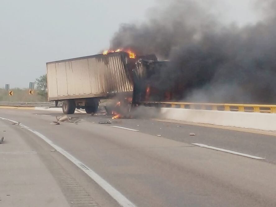 Accidente carretero en la vía Mérida-Campeche dejó un saldo de dos personas muertas. (Foto: especial)