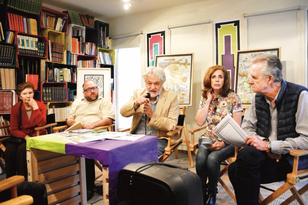 Representantes de ocho comités ciudadanos de las colonias Polanco y Anzures exigen una audiencia con el jefe de Gobierno, Miguel Ángel Mancera. (ALONSO ROMERO. EL UNIVERSAL)
