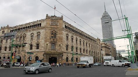 Trabajadores del Gobierno de la CDMX bloquean vialidades de la alcaldía Cuauhtémoc; exigen mejores condiciones laborales