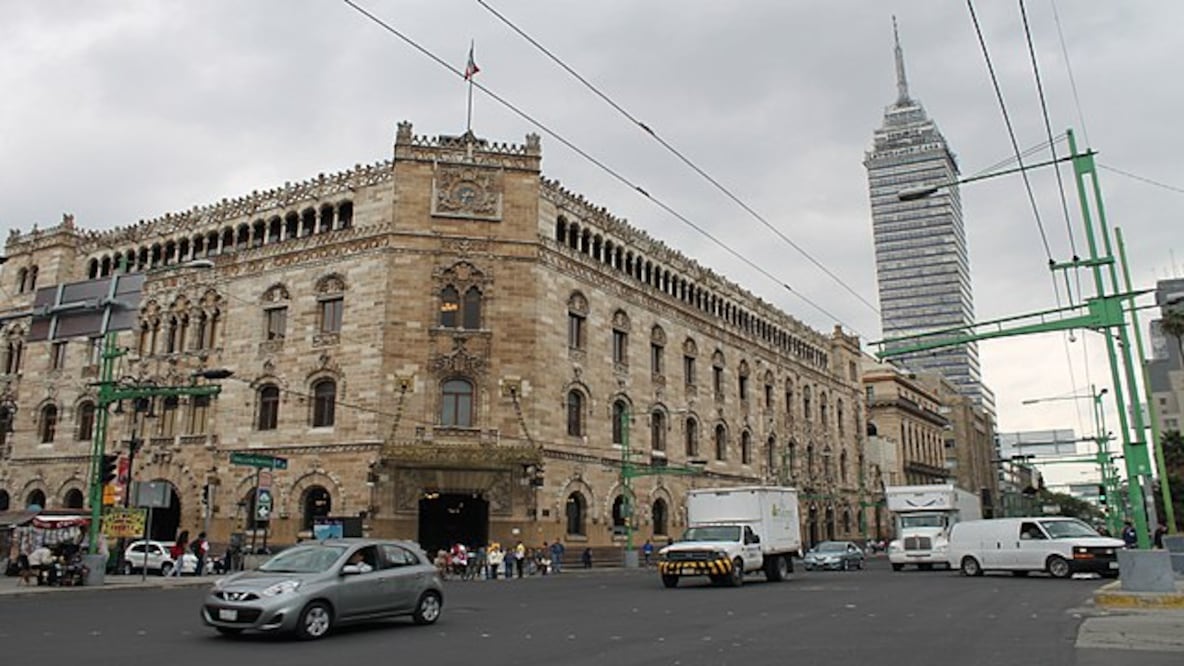 Eje Central con esquina calle Tacuba. Foto: Wikimedia Commons