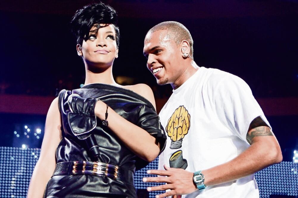 Rihanna y Chris Brown tuvieron un violento encuentro una noche antes de los Grammy 2009 (ARCHIVO EL UNIVERSAL)