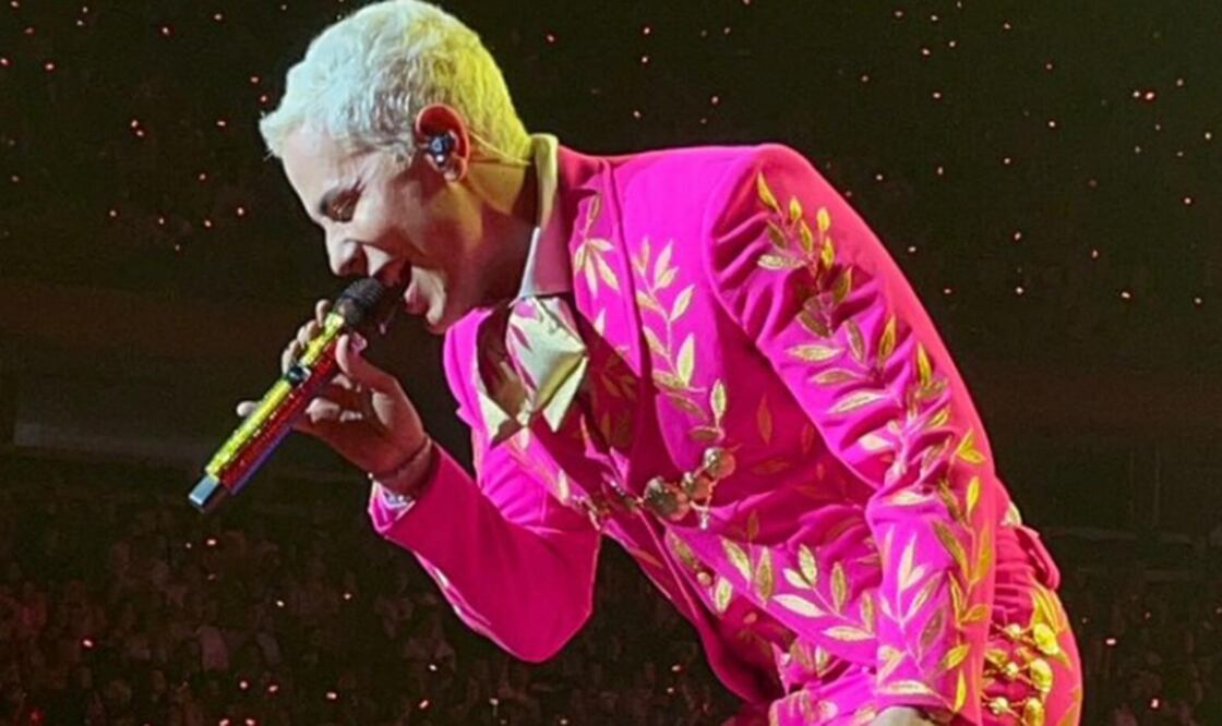 Christian Chávez uso un traje de charro rosado en uno de los conciertos del reencuentro de RBD.
Foto: Twitter