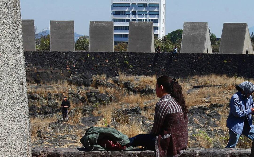 La Comisión consideró que no se debe demoler el Edificio H de la FCPyS que para muchos daña el paisaje alrededor del Espacio Escultórico en CU (ARCHIVO EL UNIVERSAL)