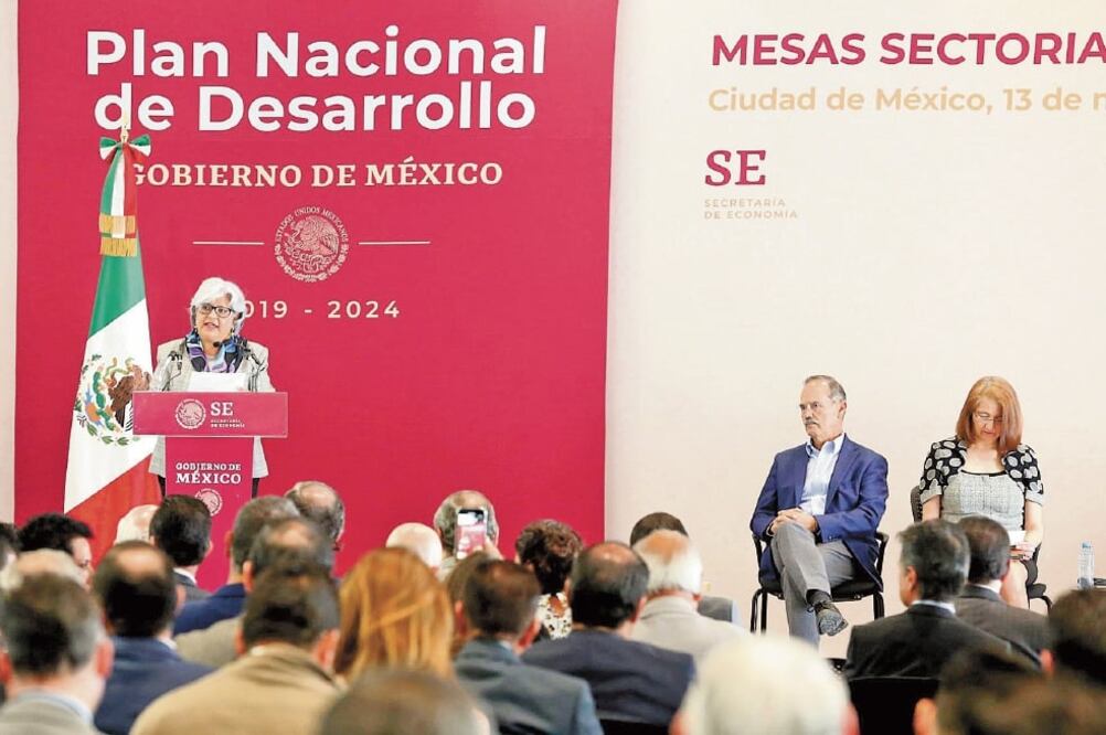 Al concluir la inauguración de las mesas sectoriales para la elaboración del Plan Nacional de Desarrollo, Graciela Márquez Colín, secretaria de Economía, dijo que hay avances en las negociaciones con EU y Canadá sobre aranceles. Foto: CORTESÍA