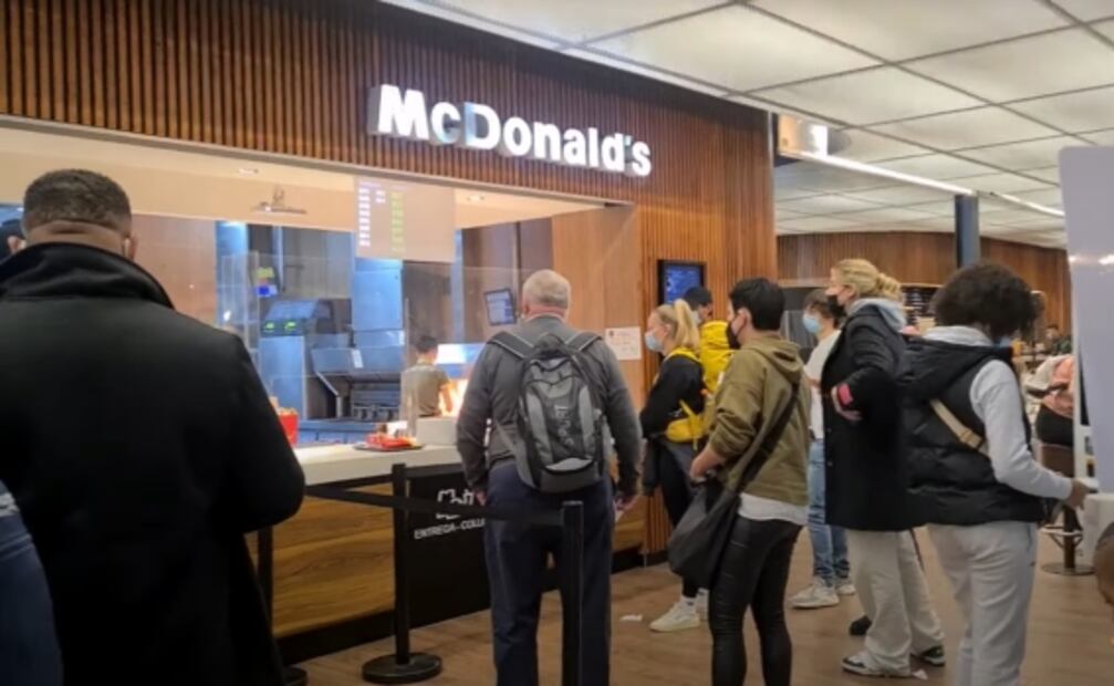 ¿Cómo es el aeropuerto de Portugal al que Salinas llama "central avionera"?