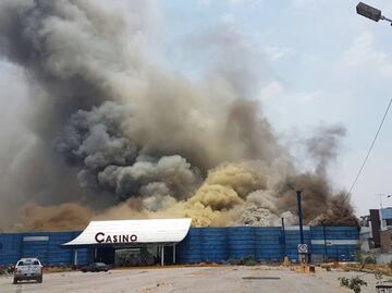 Reportan incendio de predio que operaba como casino en Naucalpan