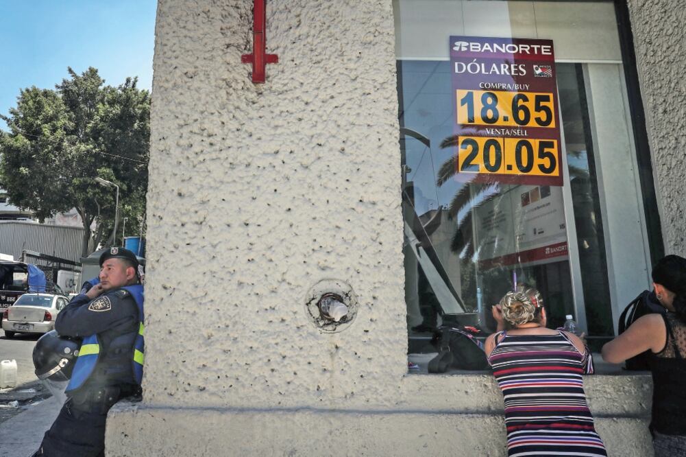 Incidencia. Para la Coparmex, la fortaleza que ha tomado el dólar como divisa ejerce presión contra el peso. Foto: JUAN CARLOS REYES. EL UNIVERSAL