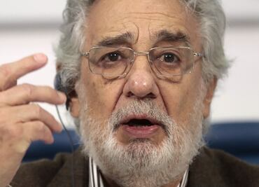 Escenarios europeos mantienen presentaciones de Domingo pese a reconocer su responsabilidad