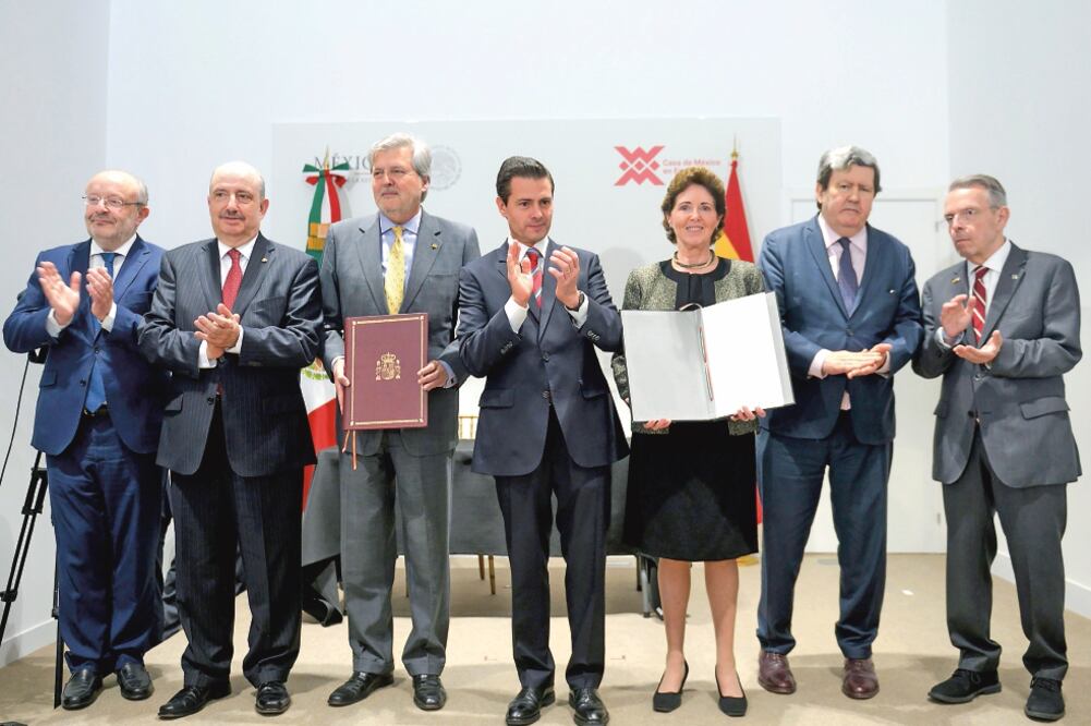 Autoridades de Madrid cedieron el 19 de abril de 2017 al gobierno de México las llaves del edificio, que luego de su remodelación albergará la Casa de México en España. (PRESIDENCIA)