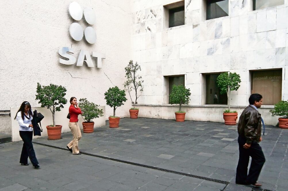 El SAT destacó que continuará con el apoyo institucional, administrativo, sicológico y legal que los familiares requieran (ARCHIVO EL UNIVERSAL)