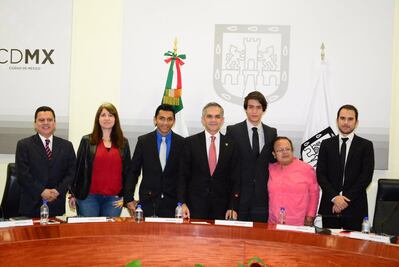 Mancera escucha tres propuestas ciudadanas para Constitución