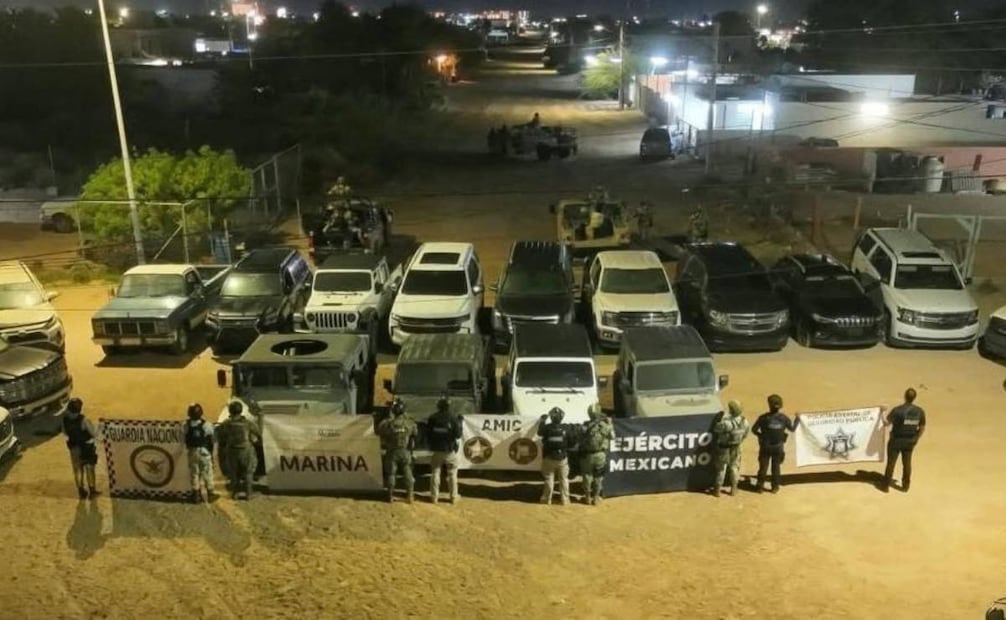 Enfrentan cargos relacionados con la posesión de cinco vehículos de propulsión mecánica con reporte de robo. 22/09/2026. | Foto: Fiscalía de Sonora.