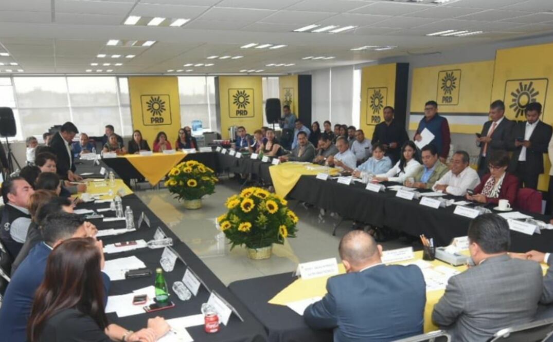 Ante la falta de consenso del PRD, legisladores electos de ese partido acordaron ir a votación secreta el lunes para definir a su líder. Foto: @PRDMexico