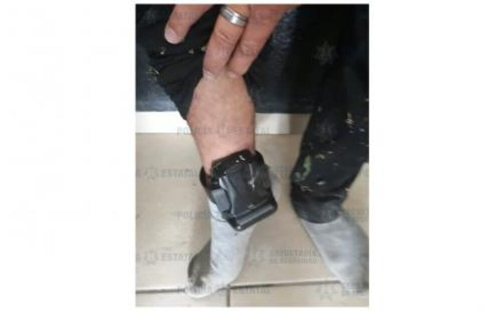 Hombre con brazalete de prisión domiciliaria roba camioneta en Coyotepec 