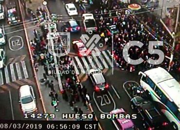 Encapuchados toman Prepa 5 por Día Internacional de la Mujer