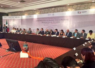 Firman convenio de Mando Único en Michoacán