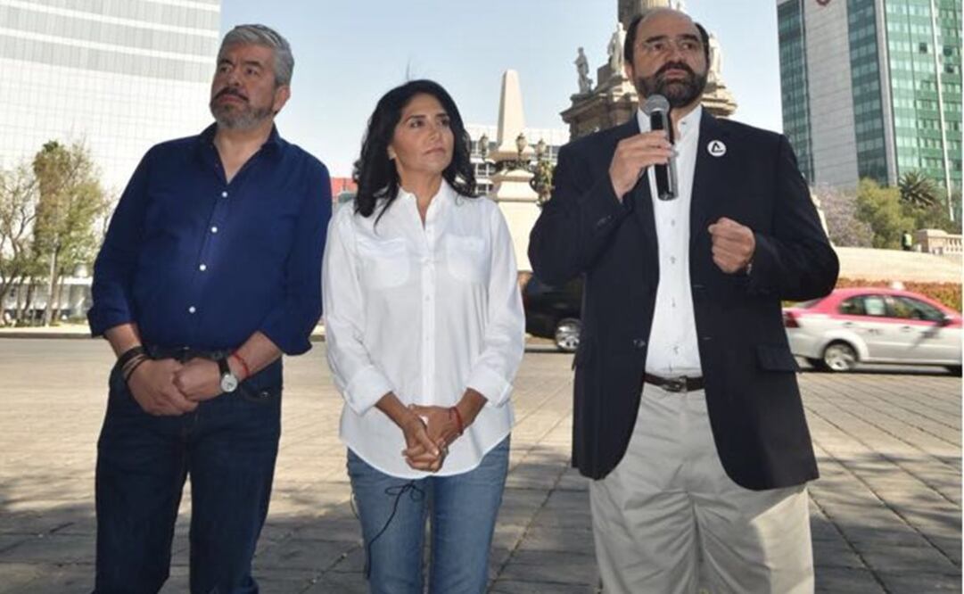 En las inmediaciones del Ángel de la Independencia, la candidata de la coalición Por la CDMX al Frente, Alejandra Barrales, anunció que Álvarez Icaza se sumará su equipo de campaña (Foto: Especial)