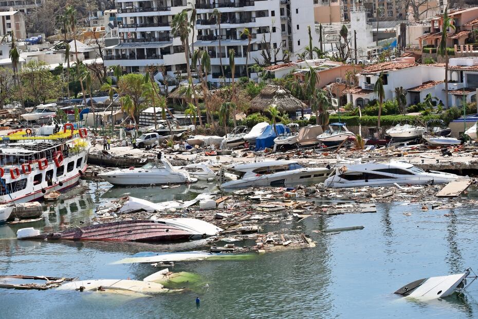 Desde su llegada, un día después del impacto del huracán, los Zorros localizaron víctimas a bordo de yates y en las orillas de la costa. Foto: Valente Rosas / El Universal