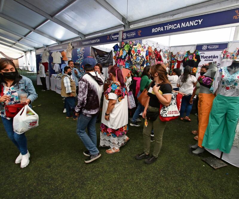  Yucatán Expone está conformada por 150 micro y pequeñas empresas que ofertan 5 mil productos diferentes, entre platillos típicos y vestimentas tradicionales. Foto: Carlos Mejía/EL UNIVERSAL