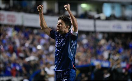 Cruz Azul con un brillante primer tiempo derrota a Querétaro a domicilio 