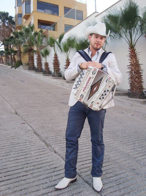 El cantante se había separado de un grupo por conflictos no específicos (FACEBOOK)