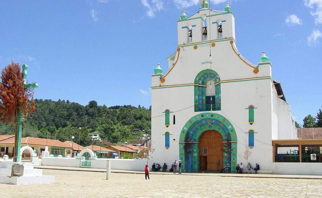 En San Juan Chamula, los tzotziles aseguran que el reloj de sol que se encuentra frente el templo de San Juan sigue dando la misma hora siempre. Foto: Fredy Martín / EL UNIVERSAL
