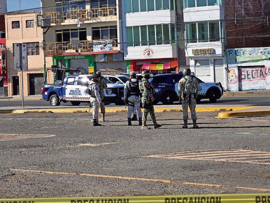 Los agresores le dispararon al funcionario cuando éste iba a bordo de su camioneta en el boulevard Gustavo Díaz Ordaz, frente a la tienda Soriana. Foto: Especial
