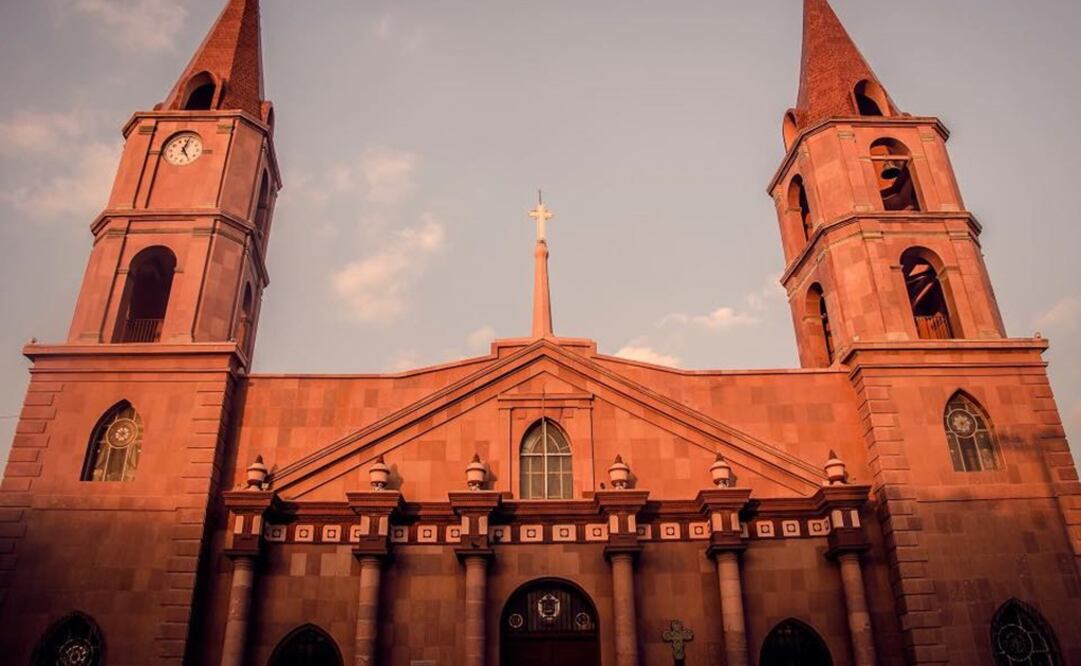 Cuerpo de Bomberos y Protección Civil, además de elementos policiales, acordonaron el área. (FOTO: Tomada de Twitter @DiocesisMat)