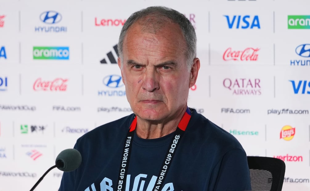 Marcelo Bielsa, técnico de la Selección Uruguaya en conferencia de prensa en Guadalajara. FOTO: IMAGO7