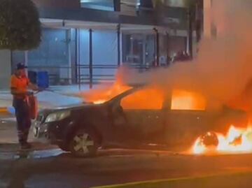 De nuevo, realizan bloqueos con autos incendiados en Celaya, Guanajuato