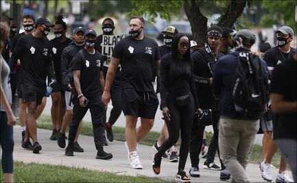 Los Broncos encabezan marcha en Denver 