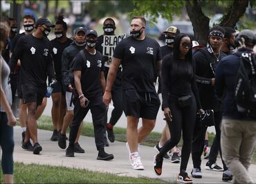 Los Broncos encabezan marcha en Denver