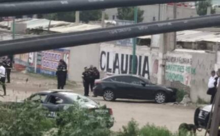 Balean auto en el Bordo de Xochiaca; muere un pasajero y hay 3 heridos