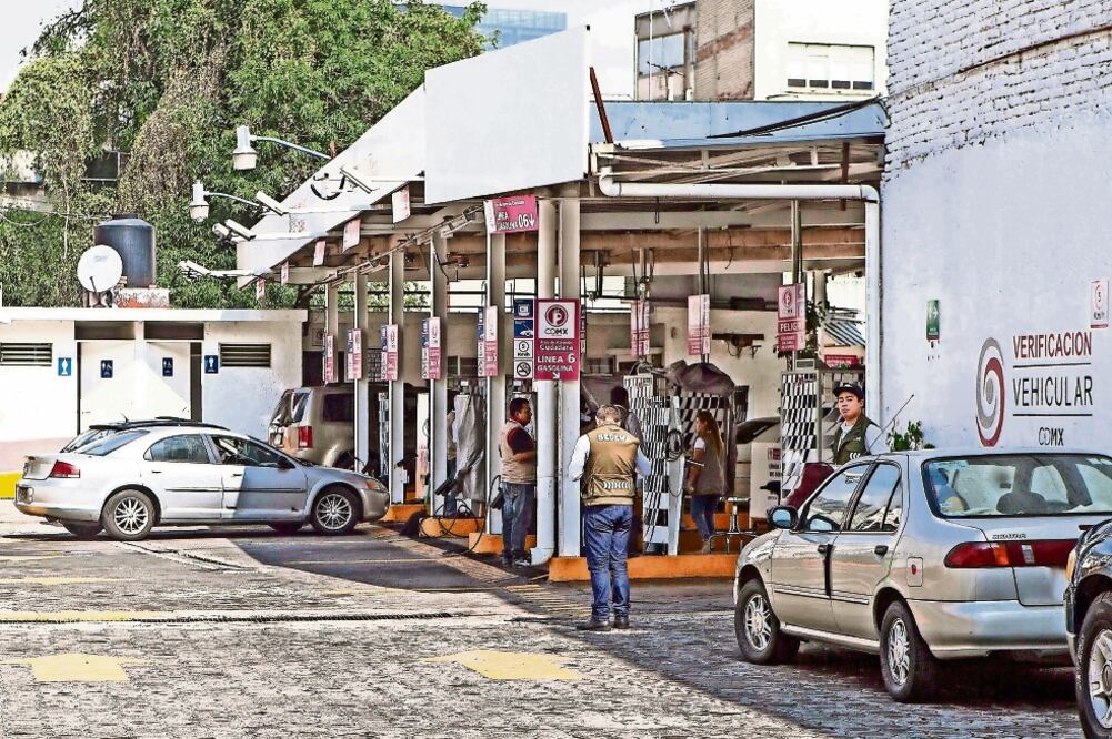 En los primeros dos días de la nueva Norma de Verificación mil 282 vehículos no lograron pasar el sistema de Diagnóstico Abordo (ARCHIVO EL UNIVERSAL)